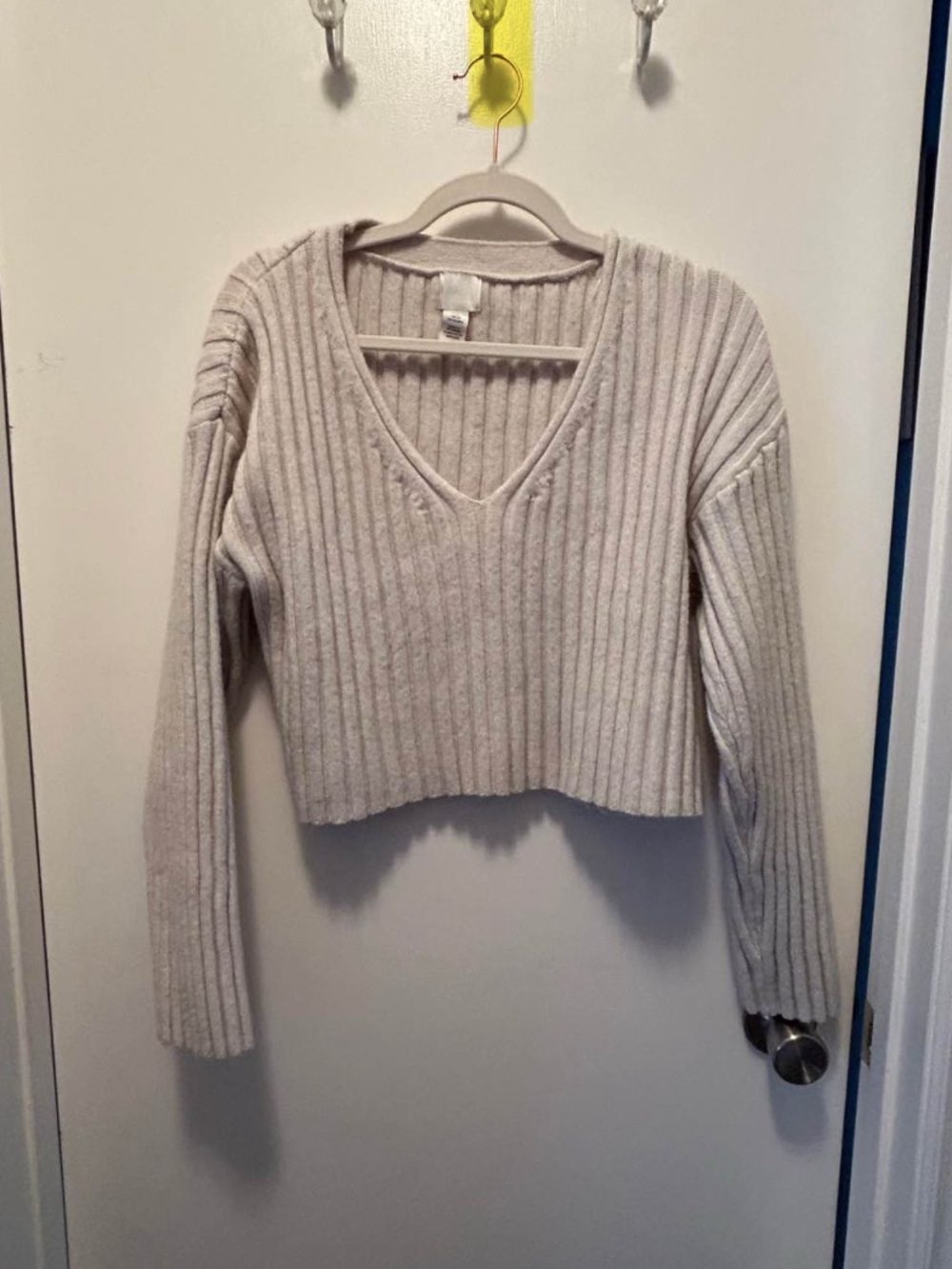 H&M cream cropped sweater oversized small